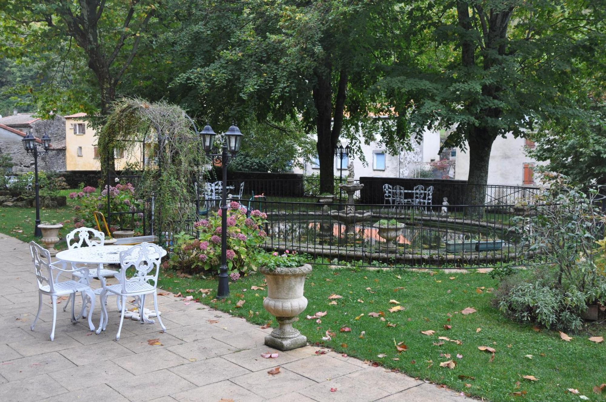 Gincla Logis Hostellerie Du Grand Duc Hotel Restaurant מראה חיצוני תמונה